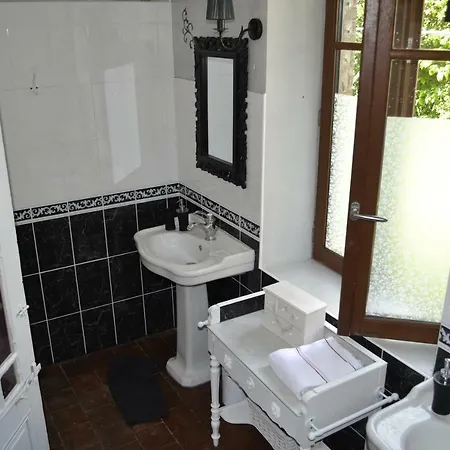 La Grenouillere Guest house